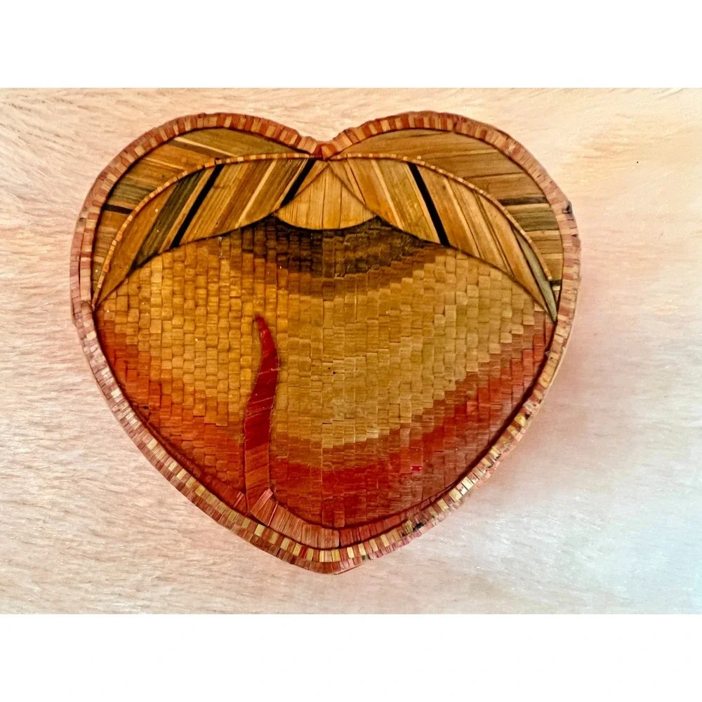 Heart Trinket Box Snake Tail Vintage Woven Straw Folk Art Jewelry Box Mexico